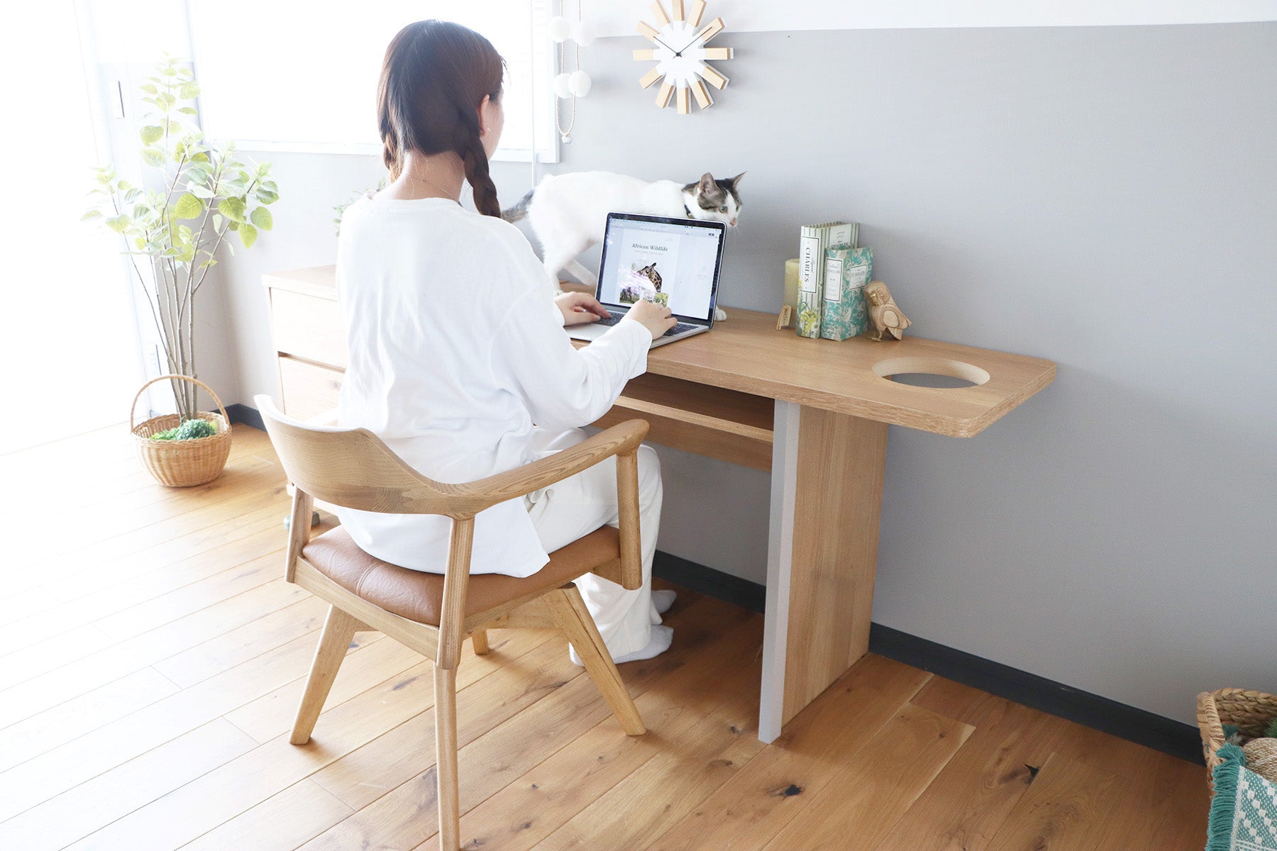 にゃんと一緒 デスク