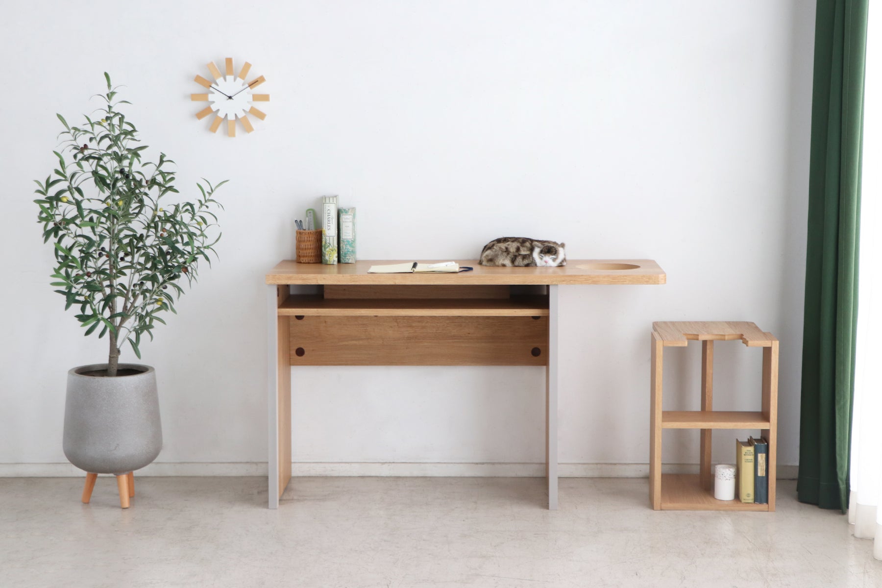 にゃんと一緒 デスク