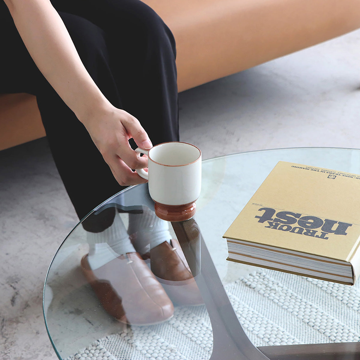 AMOR ガラステーブル